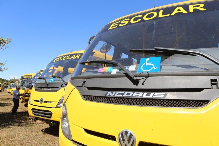 Veículos de transporte escolar no Piauí | Fábio Nakakura/MEC