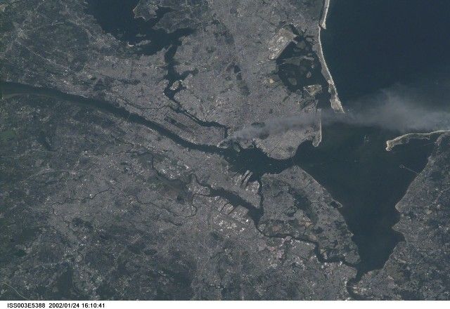 Foto tirada por astronauta no momento do ataque de 11 de setembro | Divulgação/Nasa