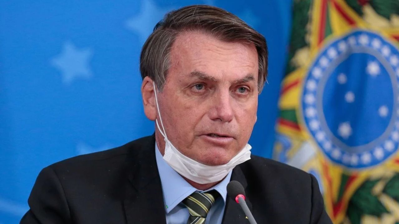 Ex-presidente Jair Bolsonaro (PL) durante coletiva na pandemia de Covid-19 | Agência Brasil