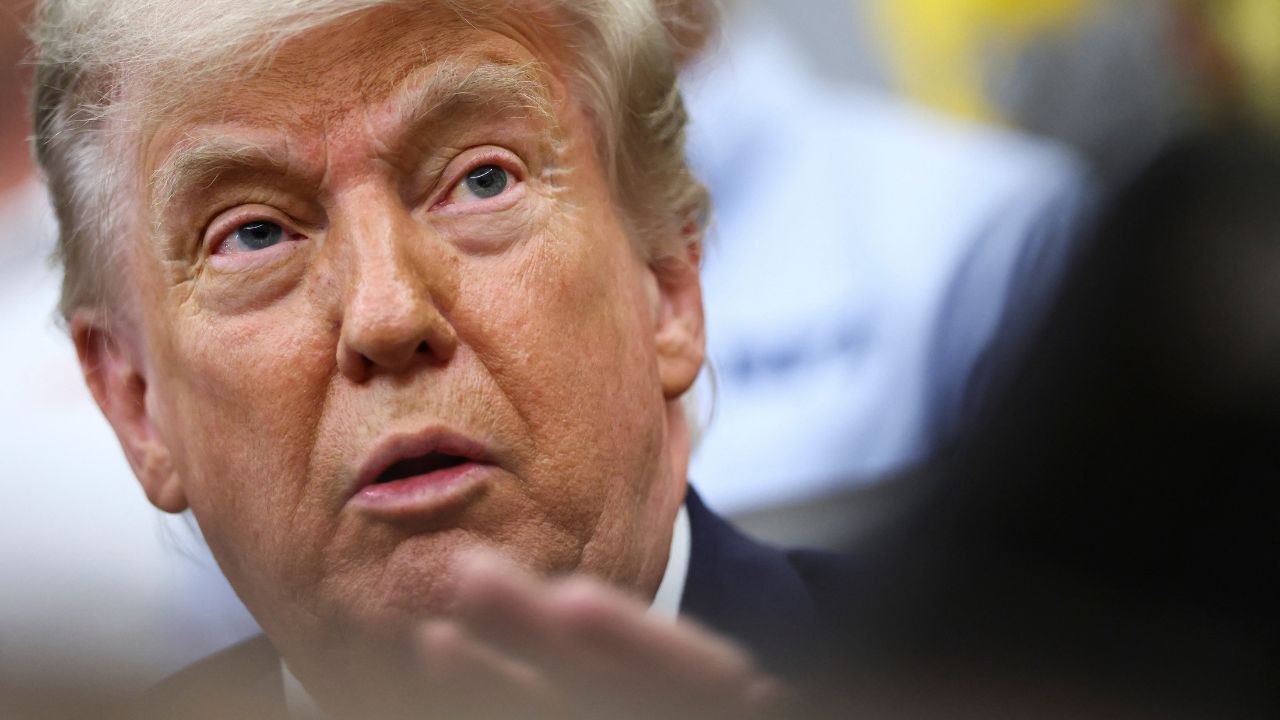 Aprovação de Trump atinge 35%, próximo da mínima histórica
