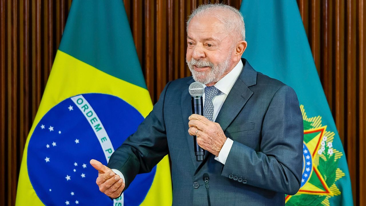 Lula se reúne com empresários em meio à tensão com EUA Lula se reúne com empresários em meio à tensão com EUA