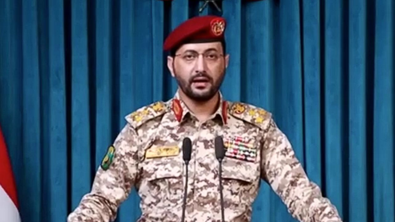 Porta-voz militar Houthi fazendo declaração televisionada | Reprodução