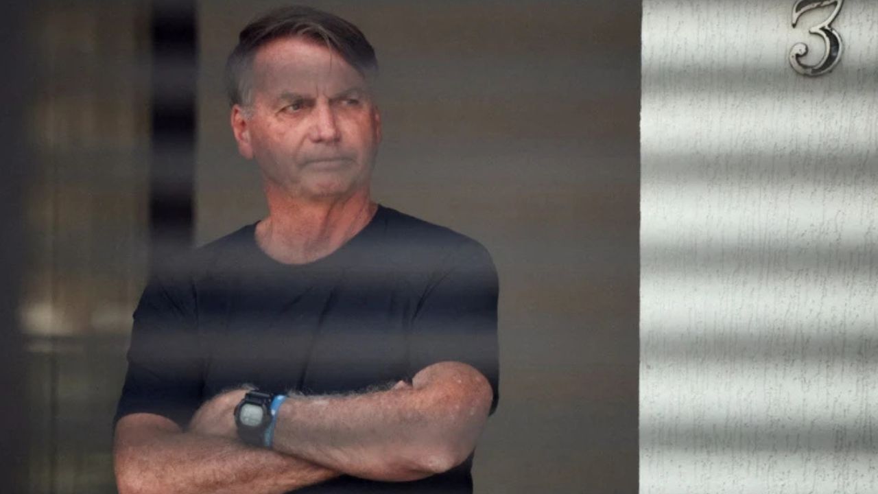 Moraes autoriza visita de Flávio, nora e netas de Bolsonaro Moraes autoriza visita de Flávio, nora e netas de Bolsonaro