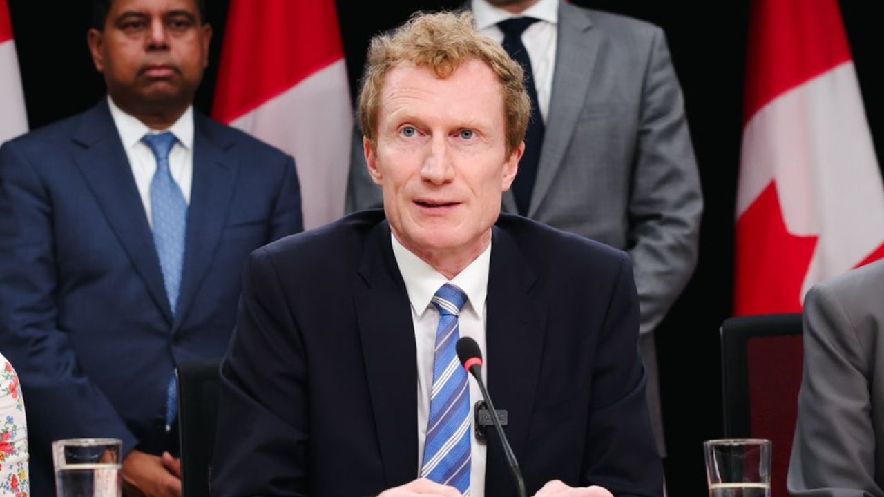 Imagem da notícia: Canadá planeja proibir redes sociais para menores de 16 anos Imagem da notícia: Canadá planeja proibir redes sociais para menores de 16 anos