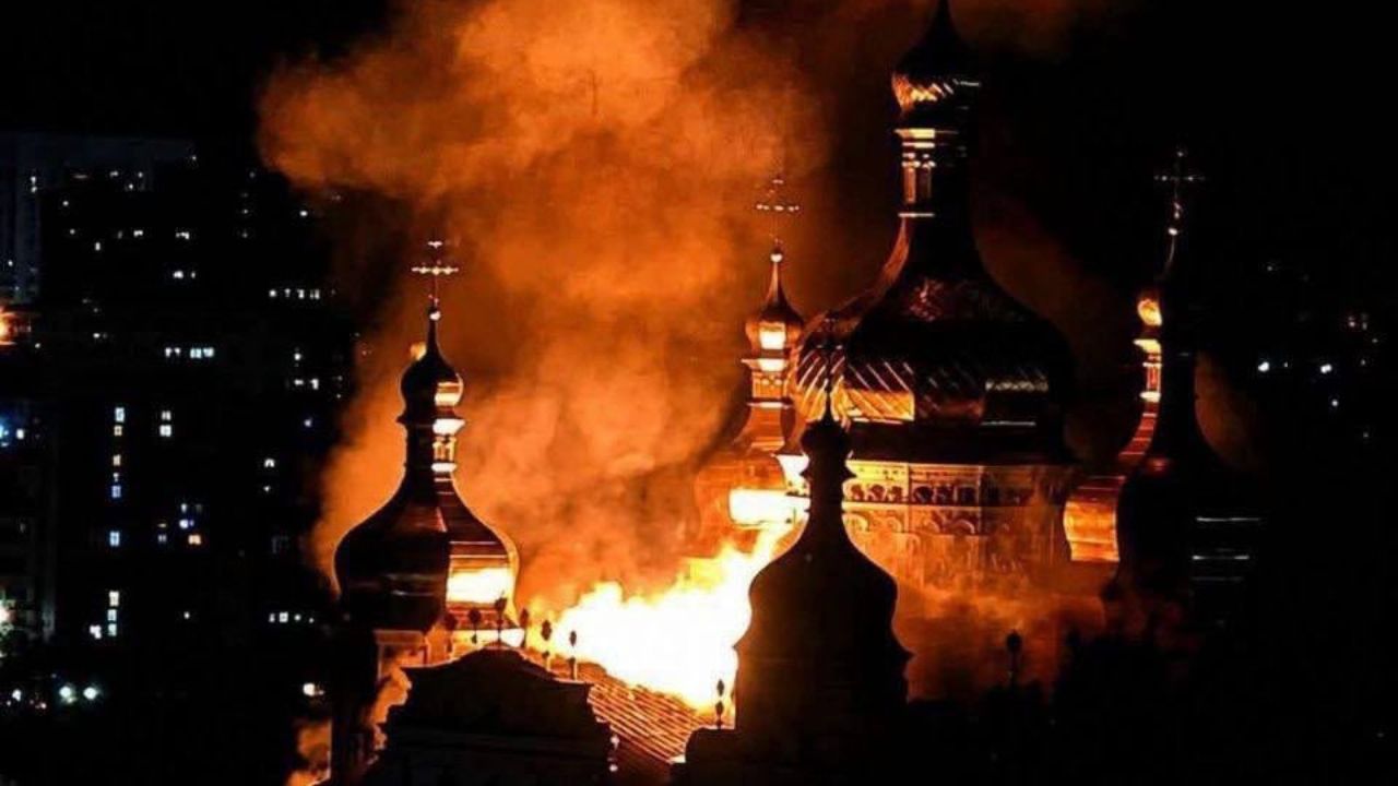 Ataque russo atinge catedral histórica na Ucrânia Ataque russo atinge catedral histórica na Ucrânia