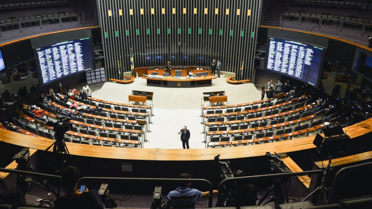 Câmara vota nesta semana PL do governo que acaba com o 6x1 Câmara vota nesta semana PL do governo que acaba com o 6x1