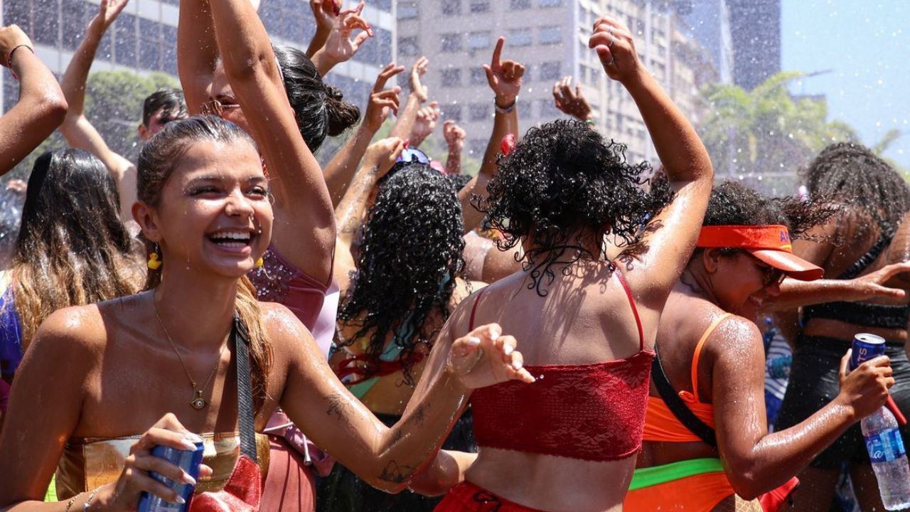 Brasileiros que se consideram felizes caem de 89% para 61% Brasileiros que se consideram felizes caem de 89% para 61%