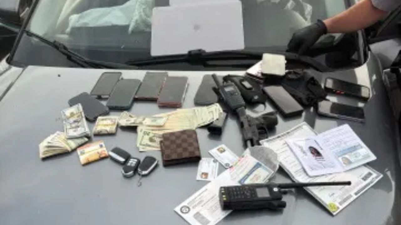 Material apreendido dentro do carro de Aquilla | Divulgação/DHS