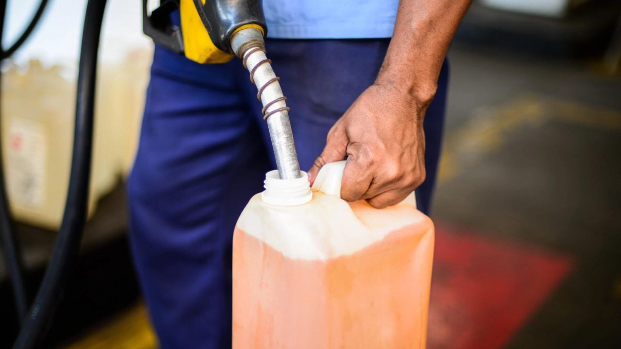 Governo aumenta pena para furto e roubo de combustíveis | Agência Brasil