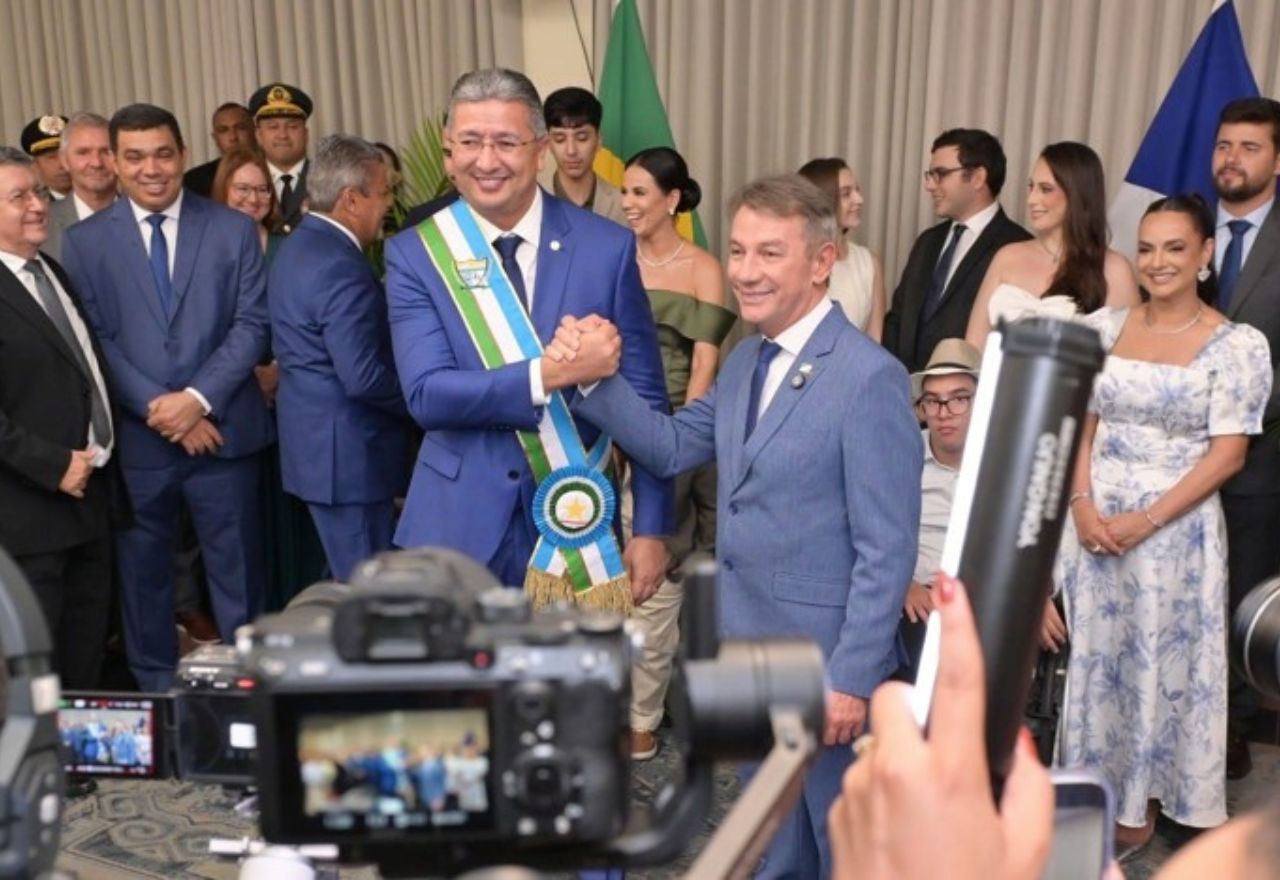 Edilson Damião e Antônio Denarium na transmissão de cargo em março deste ano | Divulgação/Governo de Roraima