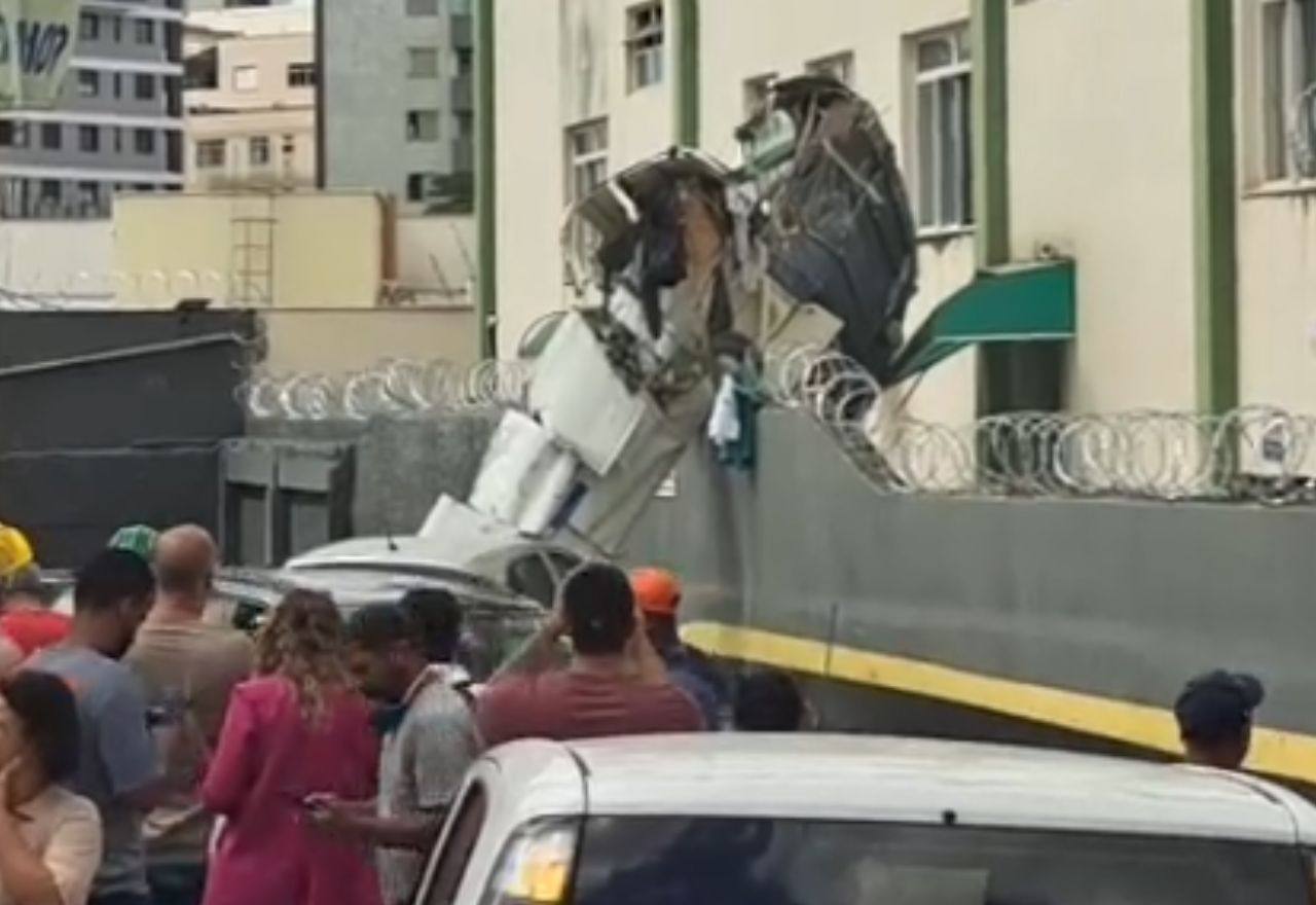 Tragédia em BH: Avião Cai em Prédio e Piloto Perde a Vida