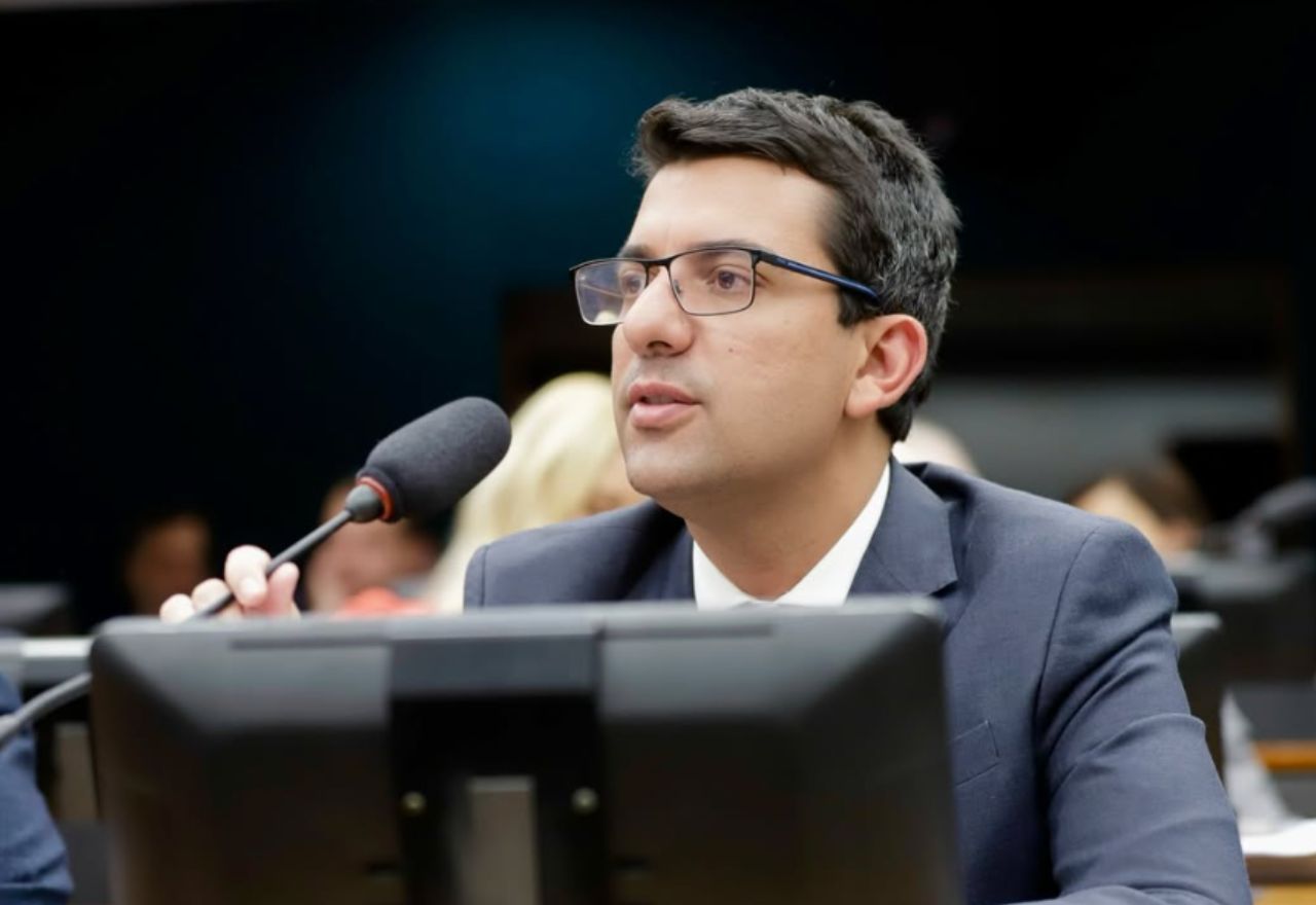 Deputado Marcelo Queiroz é alvo da PF em operação contra fraude em licitações no governo do RJ Deputado Marcelo Queiroz é alvo da PF em operação contra fraude em licitações no governo do RJ