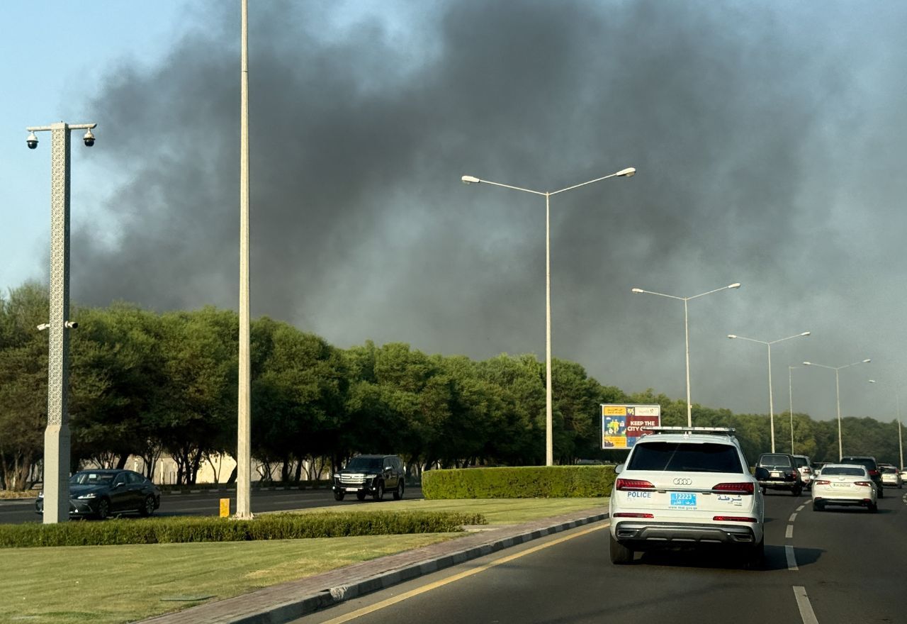 Fumaça em Doha depois que explosões foram ouvidas | REUTERS/Ibraheem Abu Mustafa
