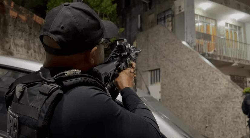 Imagem da notícia: "Home office do crime": operação mira facção baiana no Rio Imagem da notícia: "Home office do crime": operação mira facção baiana no Rio