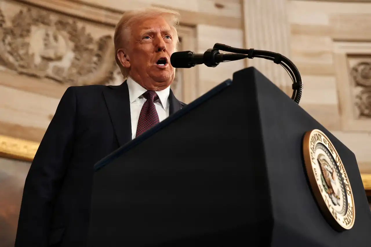 Trump contradiz Casa Branca e volta a falar em 'assumir' Gaza
