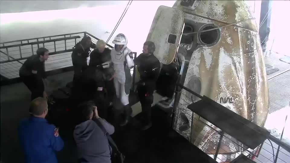 A cápsula Dragon, da SpaceX, pousou com segurança na costa da Califórnia, encerrando a missão | Reuters / Reprodução