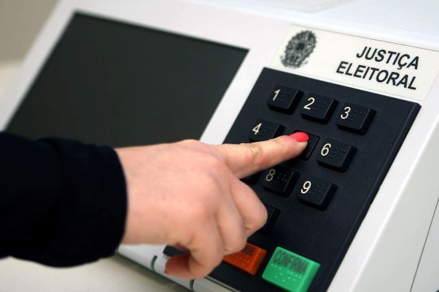Apenas 15% das candidaturas às prefeituras no Brasil são femininas, diz CNM