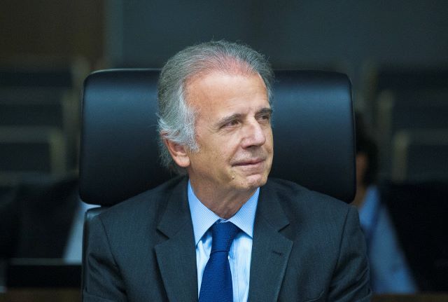 Ministro da Defesa tem celular clonado por golpista Ministro da Defesa tem celular clonado por golpista