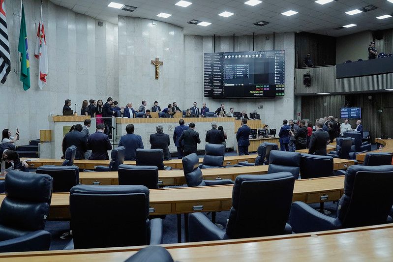 Vereadores de SP aprovam projeto que viabiliza privatização da Sabesp