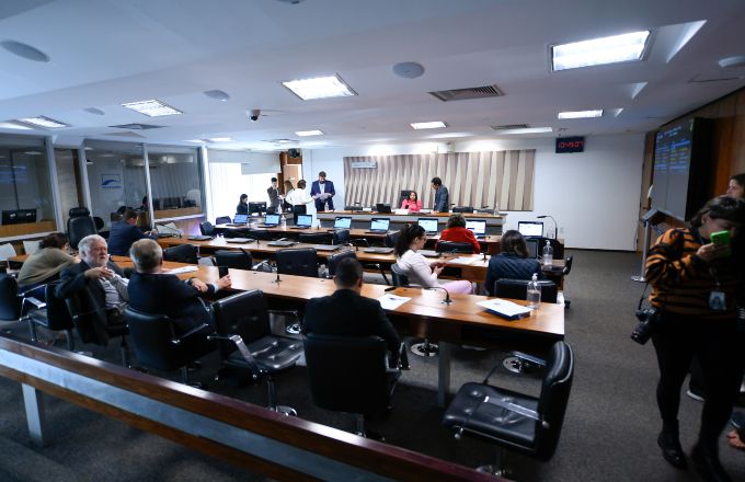 O projeto, de autoria do senador Rogério Carvalho (PT-SE), agora segue para a Comissão de Segurança Pública do Senado (CSP)