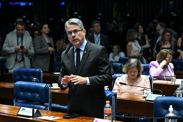 Em pronunciamento, senador Alessandro Vieira (MDB-SE) | Foto: Jefferson Rudy/Agência Senado