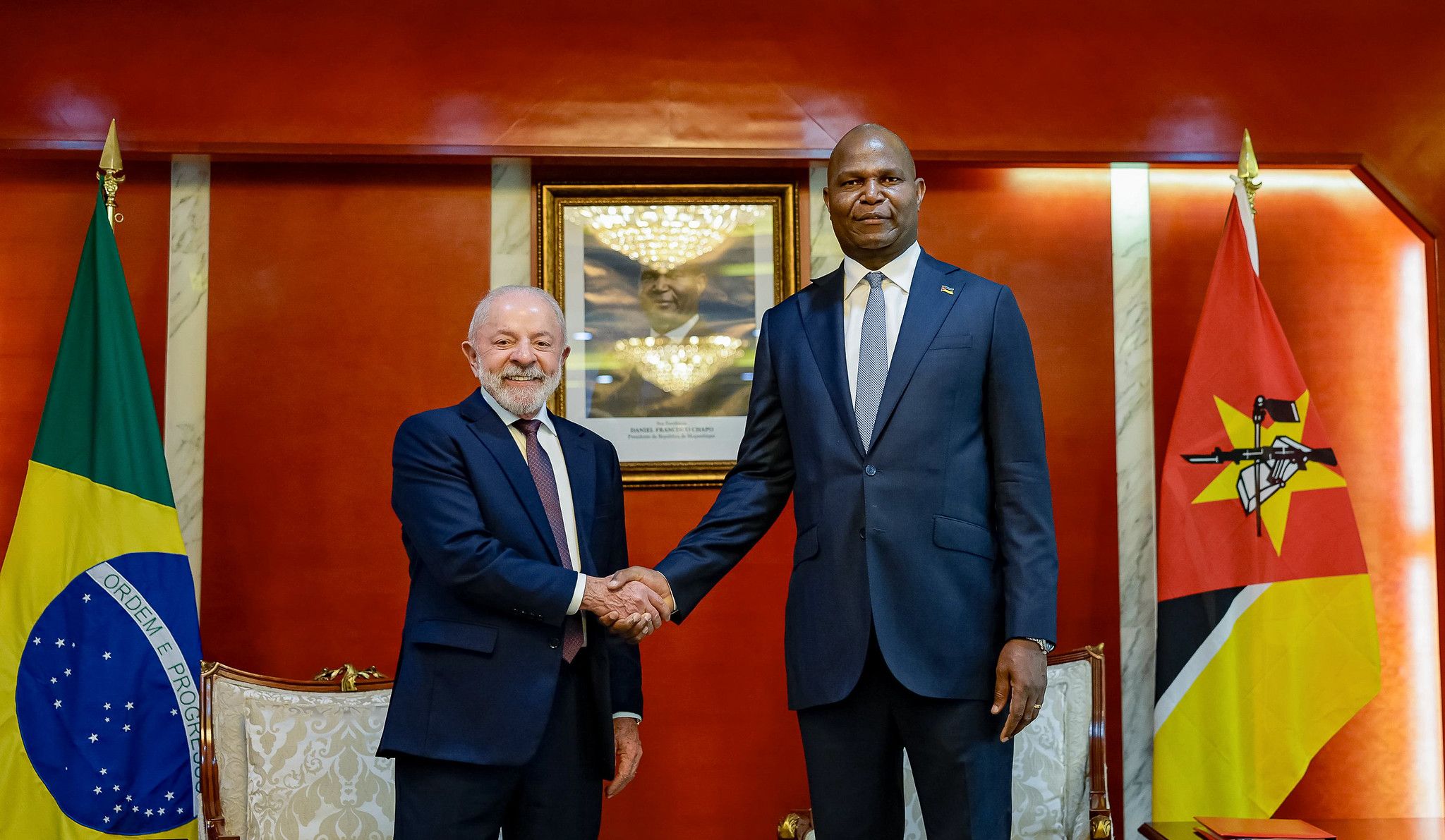 "Brasil se perdeu por caminhos sombrios e se esqueceu dos laços com a África", diz Lula em visita a Moçambique