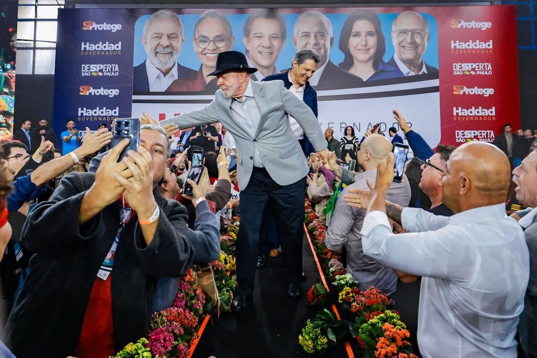 Lula cumprimenta apoiadores durante convenção do PT em São Paulo | Ricardo Stuckert/PR