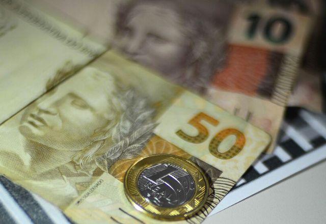 Beneficiários do PIS/PASEP devem sacar dinheiro até 5/8
