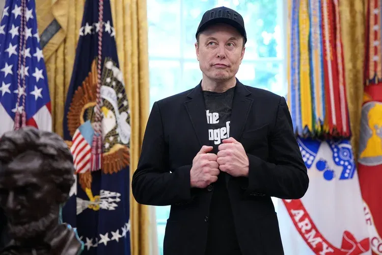 Elon Musk: bilionário é dono da rede social X, antigo Twitter, e da xAI, que produz o Grok | Reprodução/Exame.com