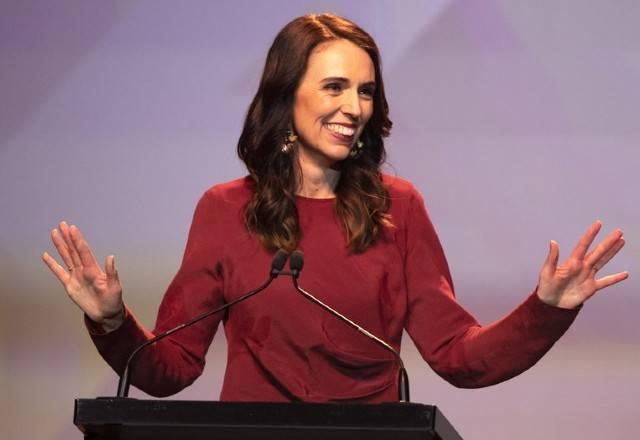 Jacinda se tornou a mais jovem chefe de governo da História quando foi eleita primeira-ministra em 2017, aos 37 anos | Mark Baker/AP