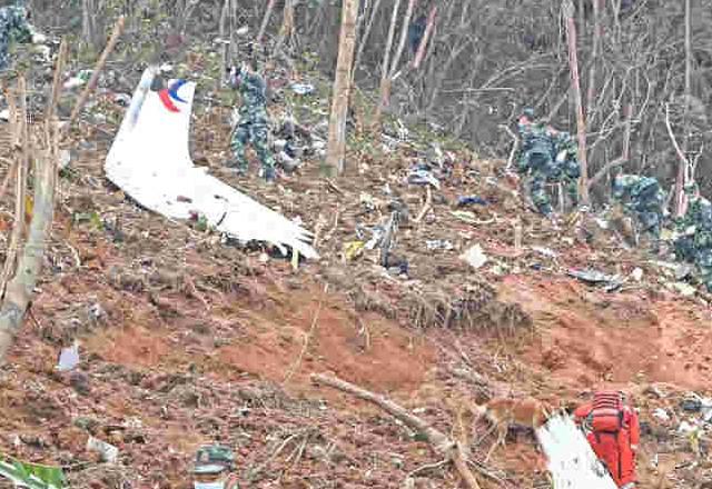 Segunda caixa-preta de avião que caiu na China é localizada Segunda caixa-preta de avião que caiu na China é localizada