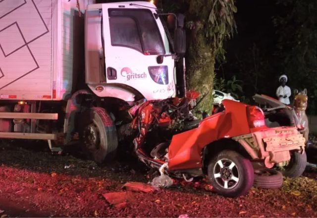Carro ficou destruído após acidente em Santa Catarina | Foto: CBMSC 