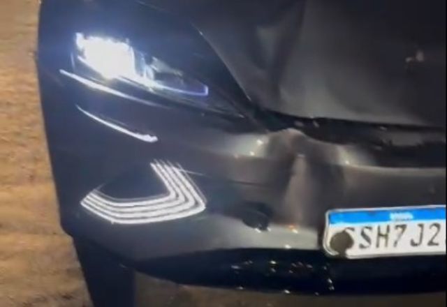 Carro amassado após acidente em Brasília | Reprodução