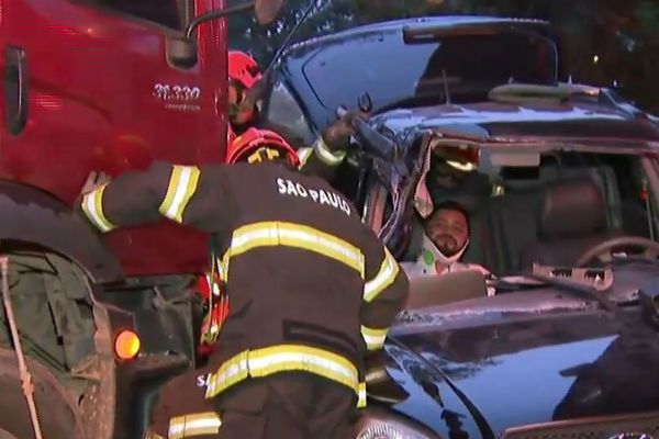 Acidente grave causa congestionamento na Marginal Tietê