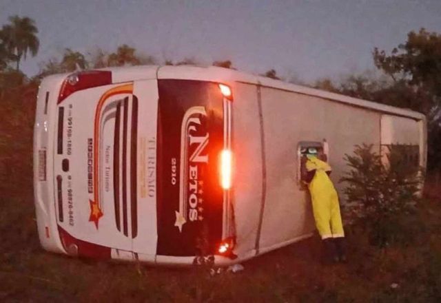ônibus virado no sul de Minas Gerais | Reprodução/Redes Sociais