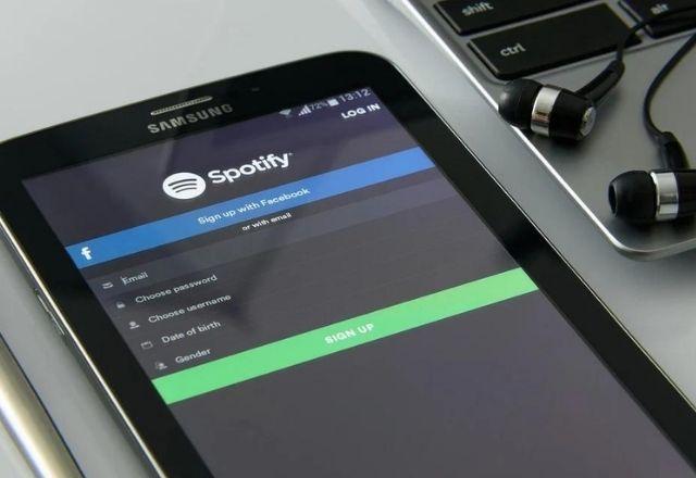 Ações farão parte do pacote educacional já adotado pelo serviço de streaming, o Centro de Informações Global Covid-19 | Unsplash