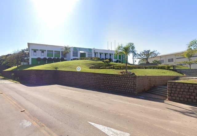 Adolescente de 15 anos é morto após tentar entrar com faca em instituto federal de SC