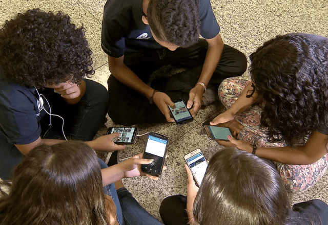 Dependência digital: Excesso de telas altera comportamento de crianças e adolescentes
