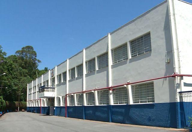 Adolescentes esfaqueados em ataque a escola estão em estado grave