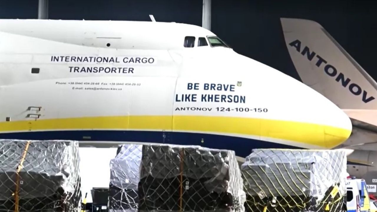 Avião da companhia aérea ucraniana Antonov Airlines no aeroporto de Leipzig/Halle, no leste da Alemanha | Reprodução/Reuters