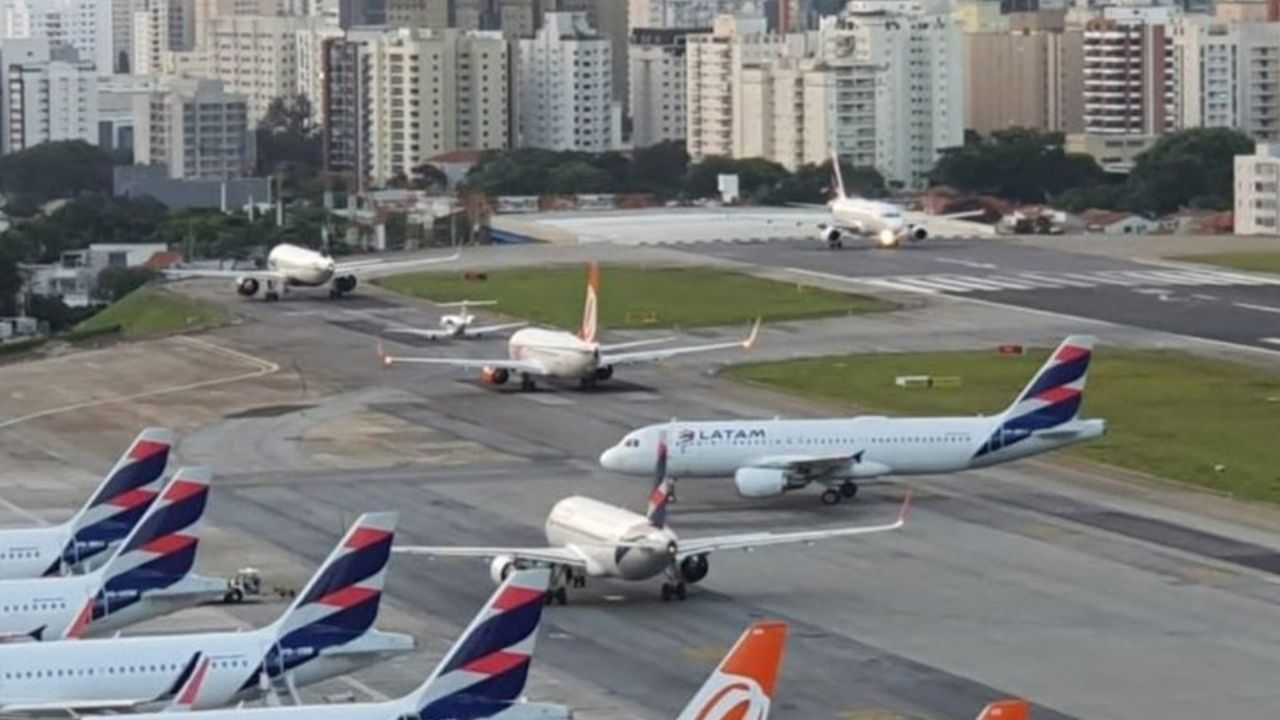 Imagem da notícia: Mulher morre após queda durante desembarque em Congonhas Imagem da notícia: Mulher morre após queda durante desembarque em Congonhas