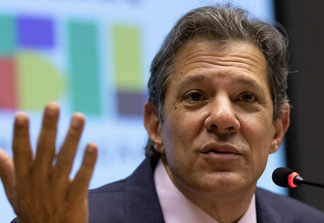 Haddad gesticula enquanto fala (José Cruz/Agência Brasil)