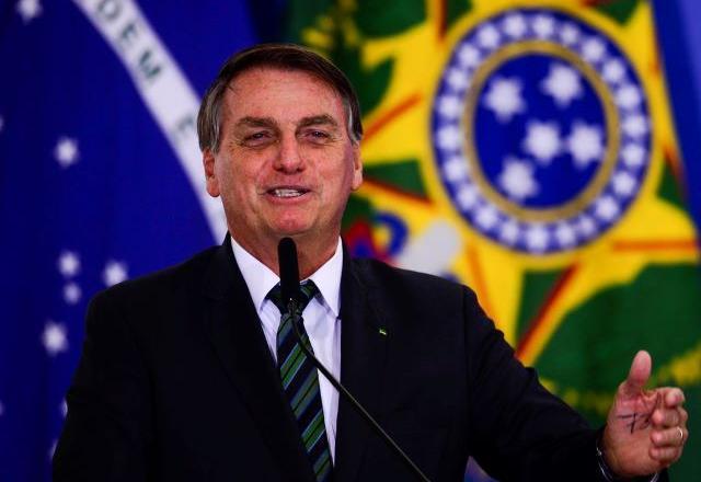 Jair Bolsonaro fala ao microfone (Marcelo Camargo/Agência Brasil)