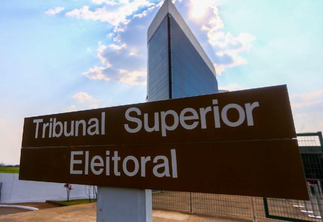 Placa identifica prédio do Tribunal Superior Eleitoral (Marcelo Camargo/Agência Brasil)