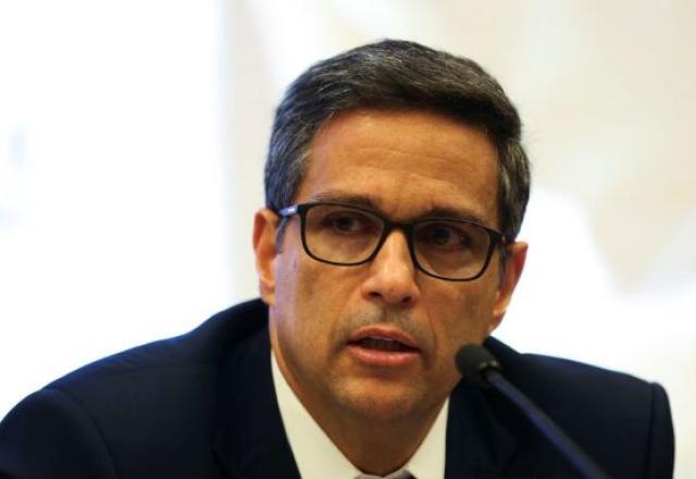 Roberto Campos Neto fala ao microfone (José Cruz /Agência Brasil)