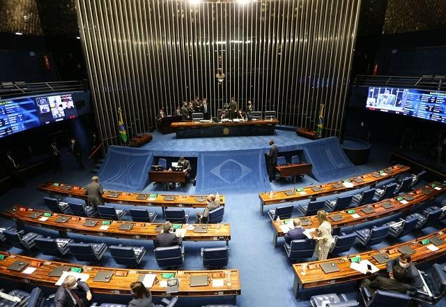 Senadores decidiram que duas emendas ao texto, as de números 2 e 7, serão autuadas como PECs autônomas (Fabio Rodrigues Pozzebom/Agência Brasil)