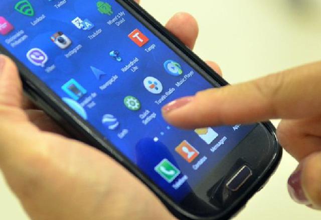 Relógios de alguns celulares atrasam mesmo sem horário de verão Relógios de alguns celulares atrasam mesmo sem horário de verão