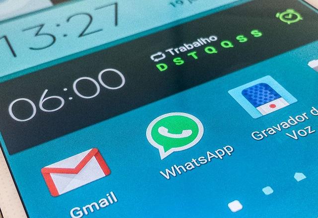 Tela de celular exibe apps, incluindo WhatsApp (Marcello Casal Jr./Agência Brasil)