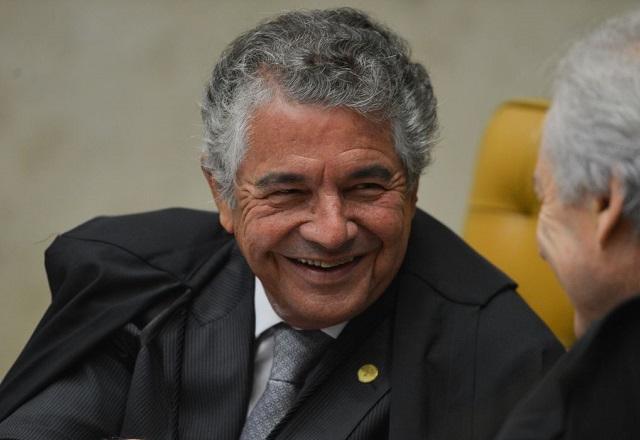 Marco Aurélio sorri em conversa com o ministro Ricardo Lewandowski (Fabio Rodrigues Pozzebom/Agência Brasil)