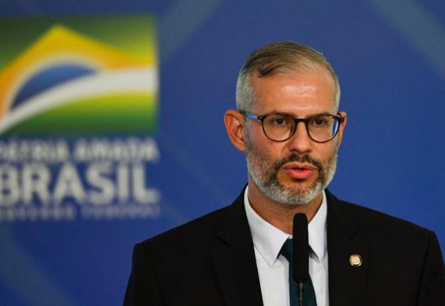 Victor Godoy fala ao microfone (Marcelo Camargo/Agência Brasil)